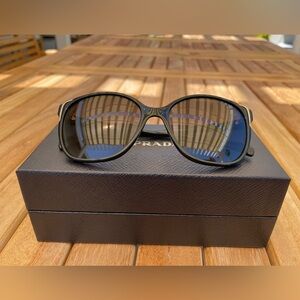 NEW Prada PR 010S Sunglasses